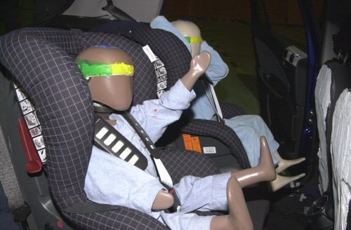 pohled na dětskou sedačku