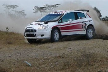 GP S2000 při testech v Keni (řidič Navarro)